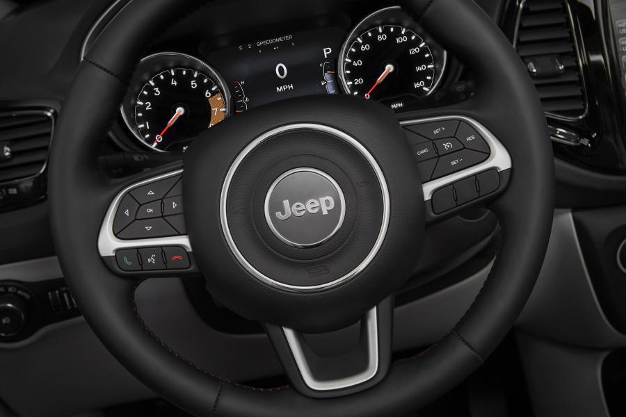 Панель приборов Jeep Compass Limited 2017 года  (NA) (фото 38 из 62)